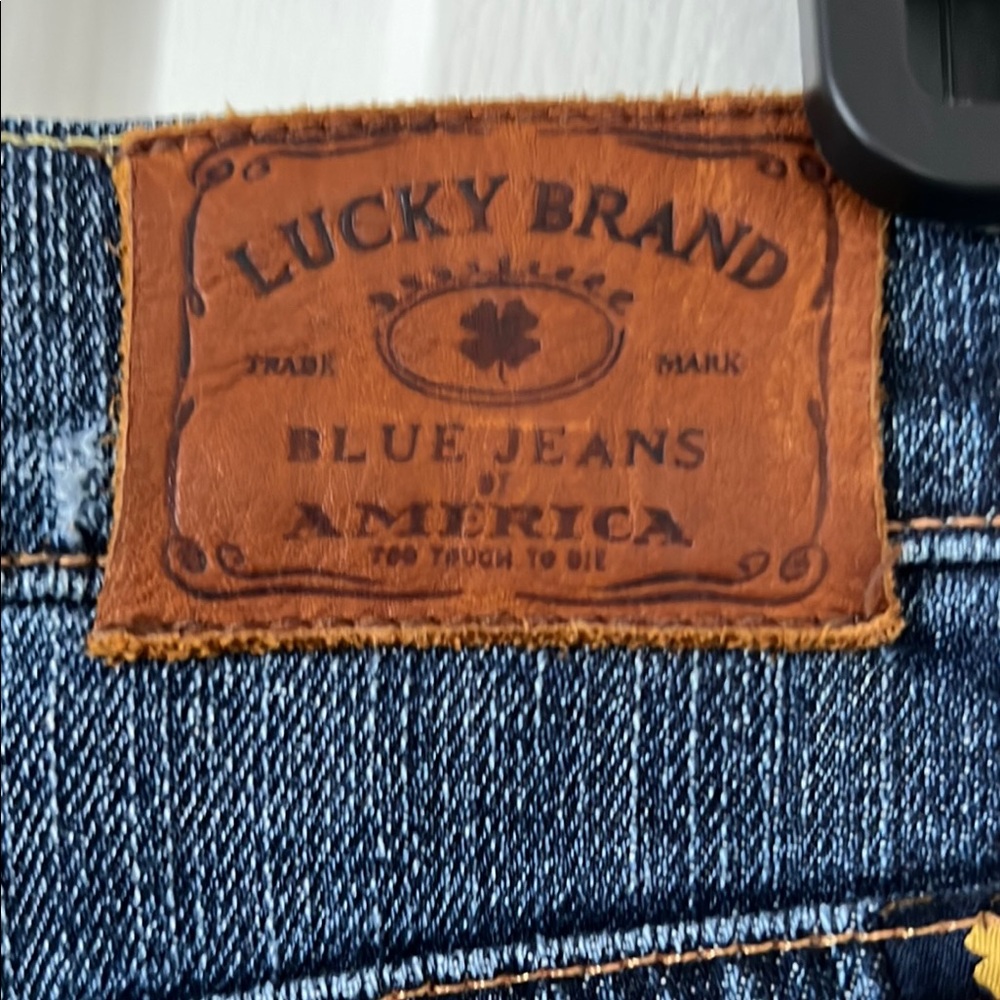 Lucky brand women’s Blue Jeans 14/32 sweet n straight